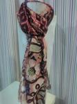 Pashmina estampada, con flores, en tonos rosados y marrones