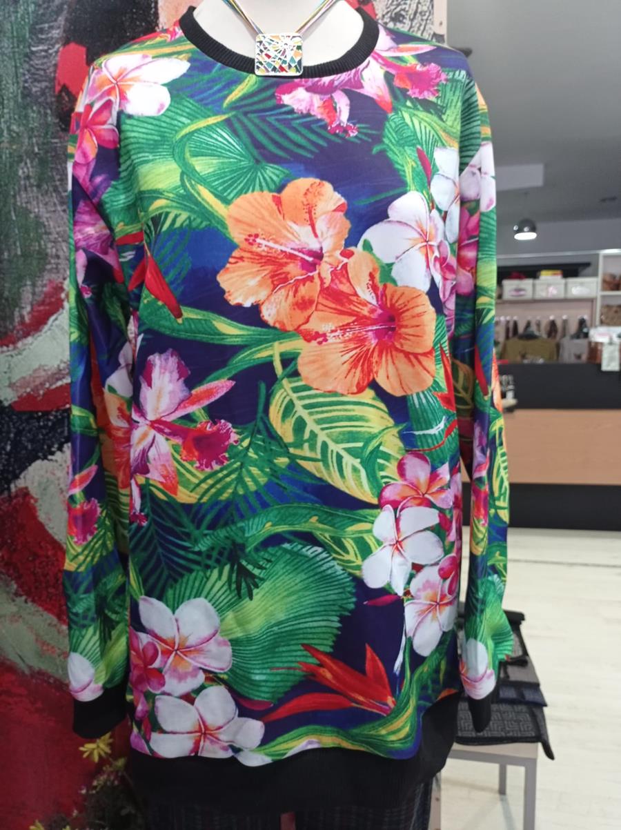 Sudadera camiseta con flores oversize 