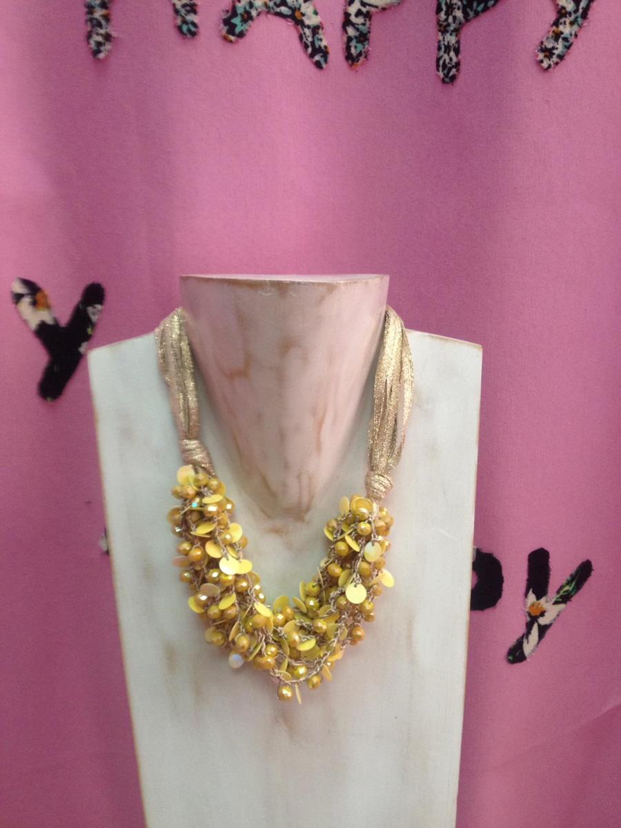 Collar corto, garantilla, con gotas y granizo dorado